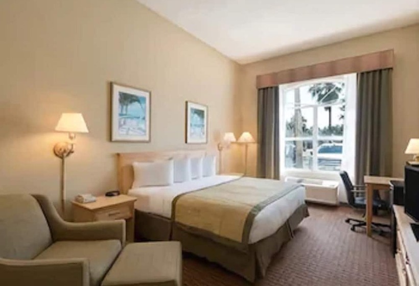 בית מלון כפרי Baymont By Wyndham Fort Myers Airport