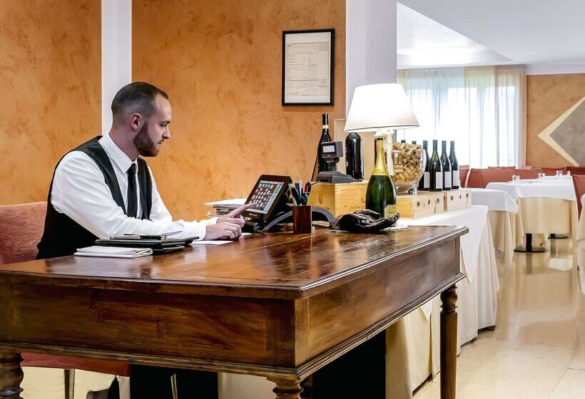 فندق Best Western Cavalieri Della Corona