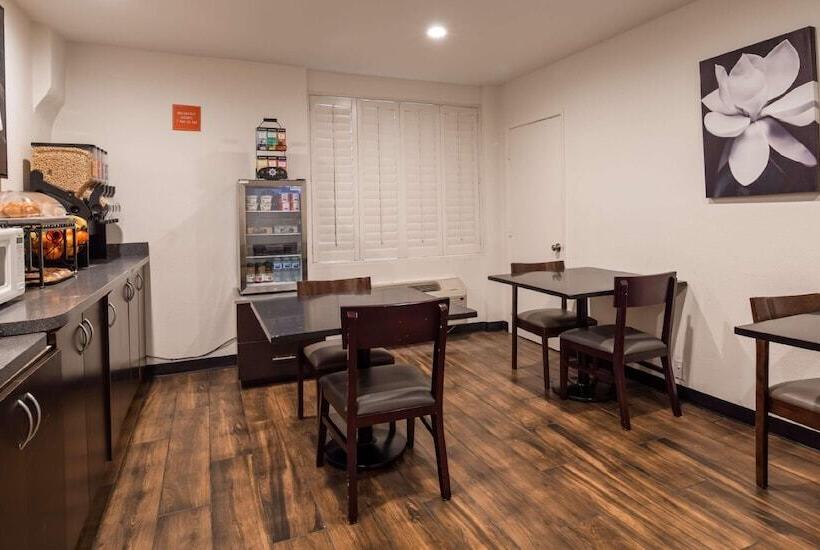 هتل Best Western Fort Wayne Inn & Suites North