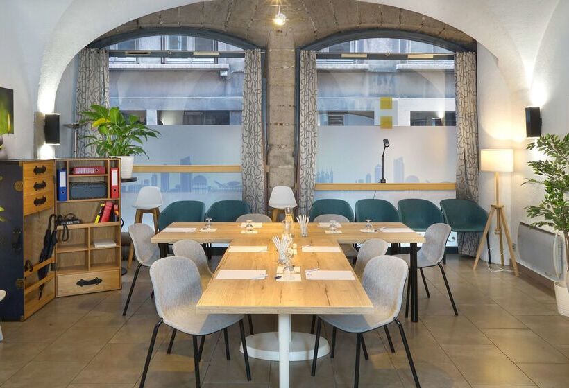 هتل Best Western Lyon Saint Antoine