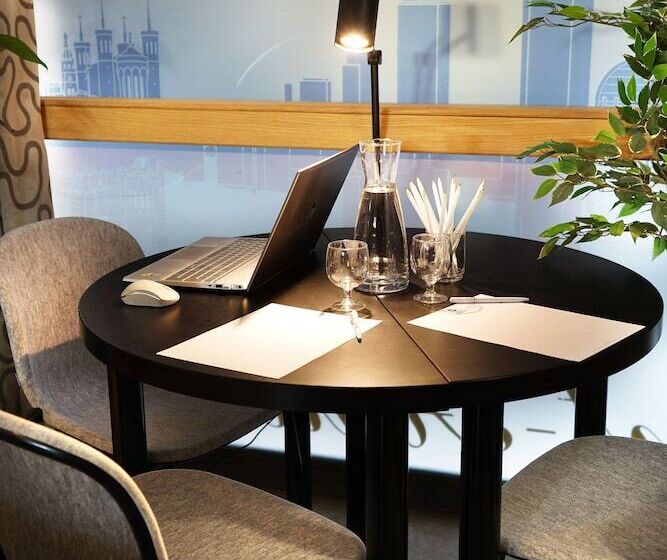 هتل Best Western Lyon Saint Antoine