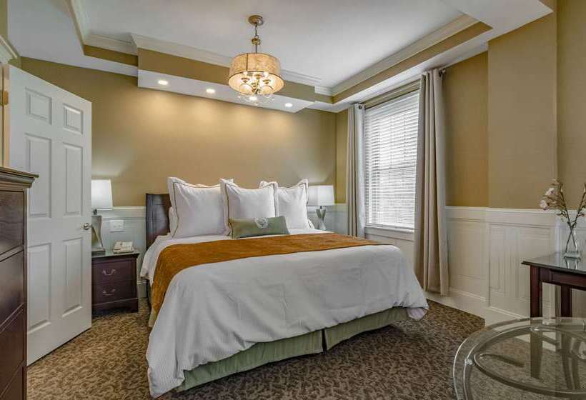 Bothwell Sedalia Central District, Ascend Hotel Collection