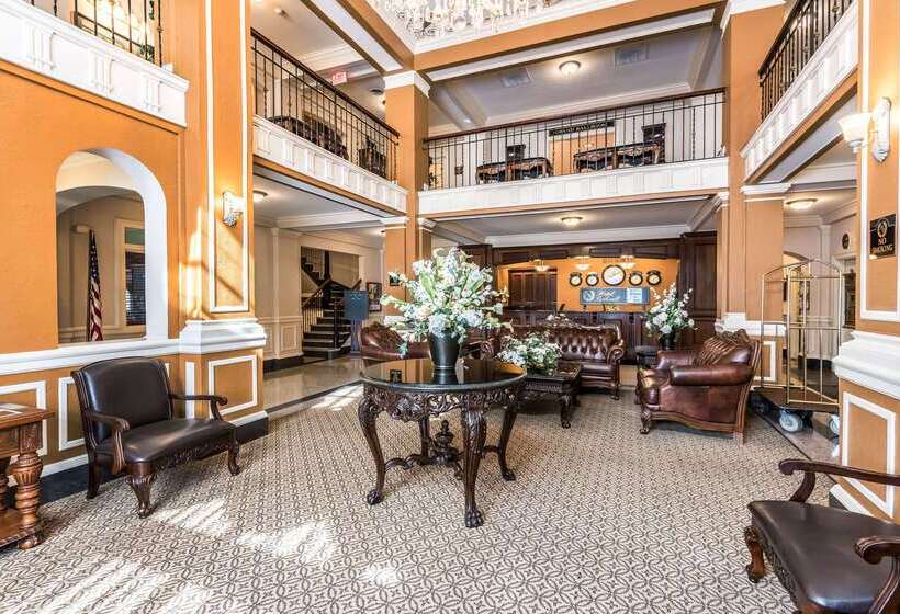 Bothwell Sedalia Central District, Ascend Hotel Collection