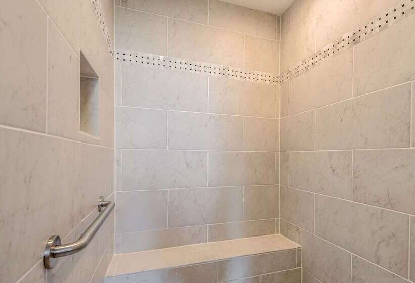 Bothwell Sedalia Central District, Ascend Hotel Collection