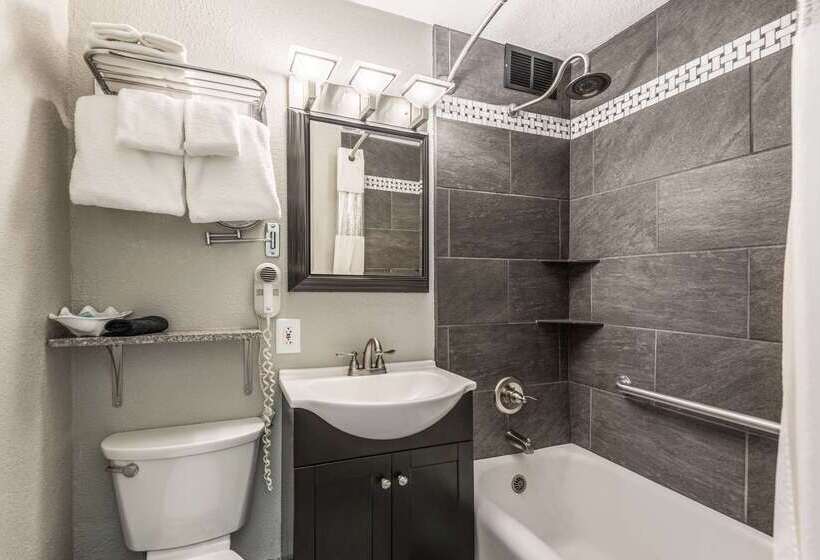 Bothwell Sedalia Central District, Ascend Hotel Collection