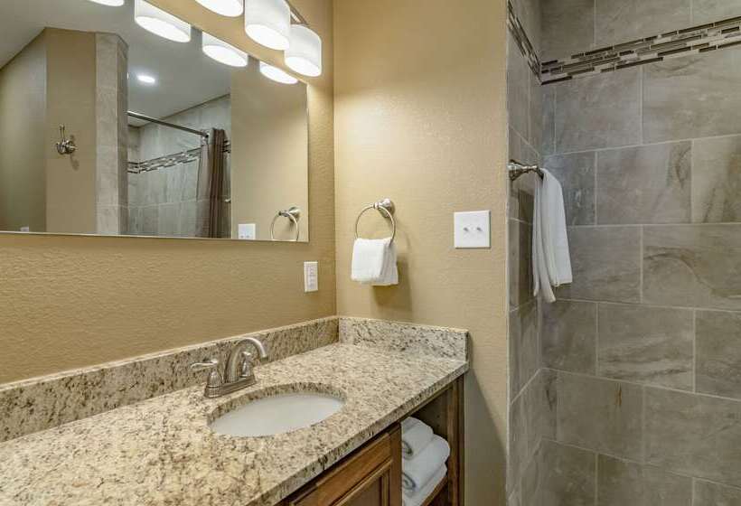Bothwell Sedalia Central District, Ascend Hotel Collection