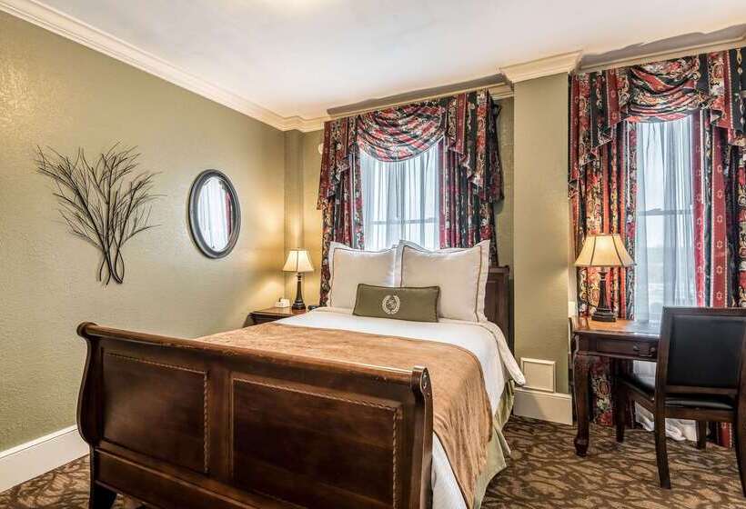 Bothwell Sedalia Central District, Ascend Hotel Collection