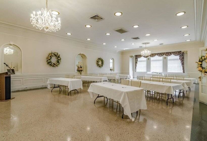 Bothwell Sedalia Central District, Ascend Hotel Collection