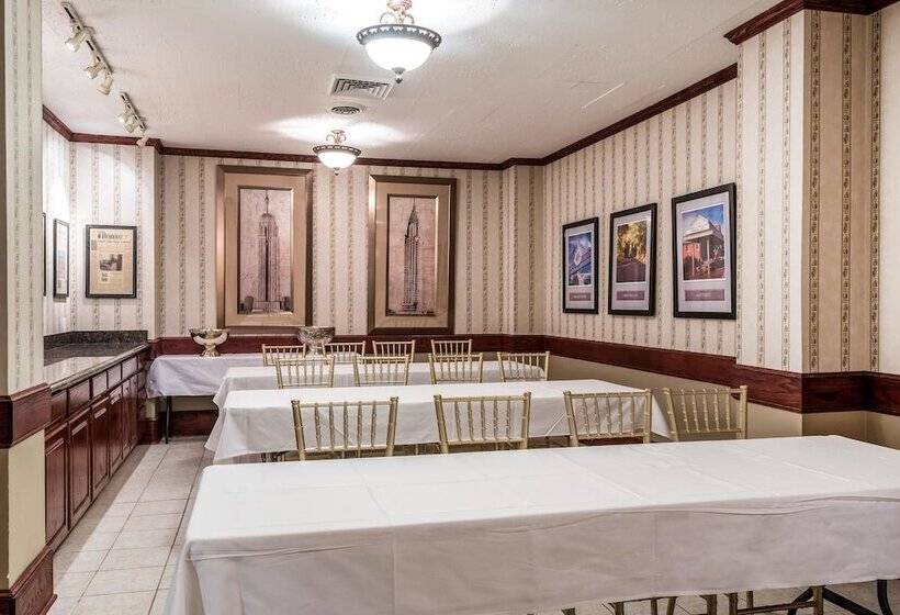 Bothwell Sedalia Central District, Ascend Hotel Collection