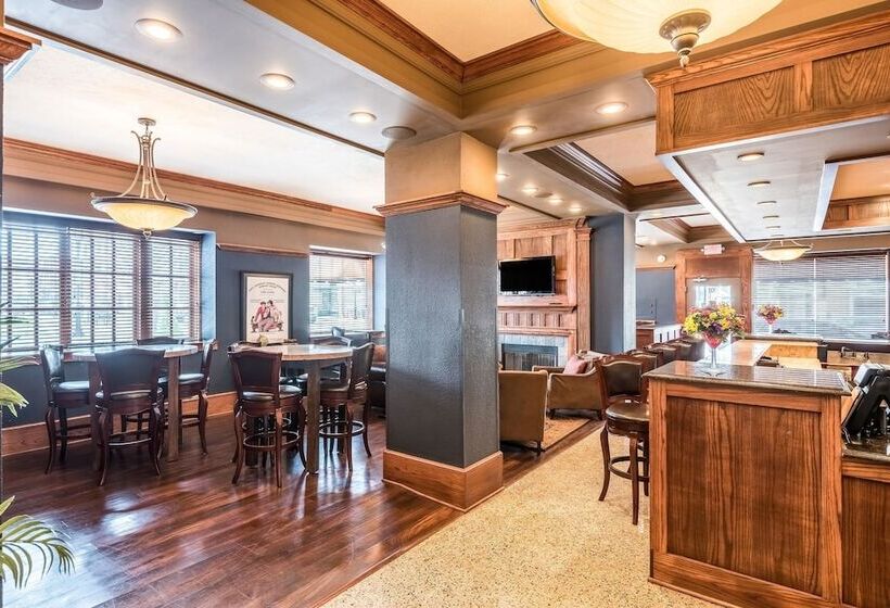 Bothwell Sedalia Central District, Ascend Hotel Collection