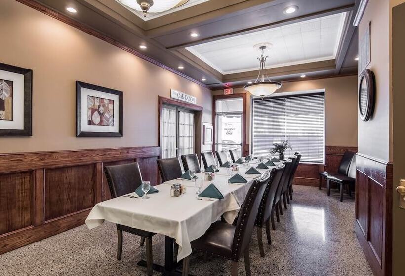 Bothwell Sedalia Central District, Ascend Hotel Collection