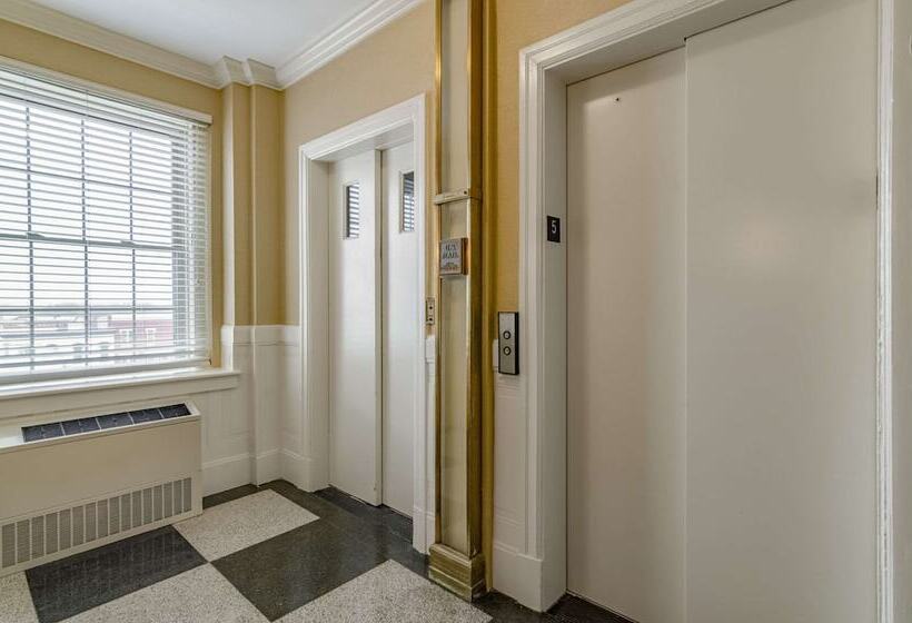 Bothwell Sedalia Central District, Ascend Hotel Collection