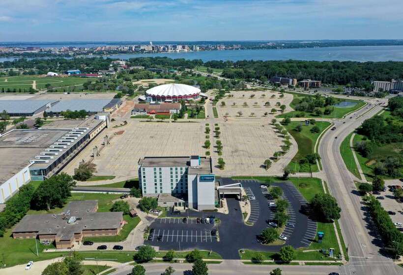 هتل Clarion Suites At The Alliant Energy Center