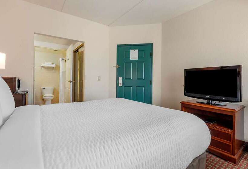 هتل Clarion Suites At The Alliant Energy Center