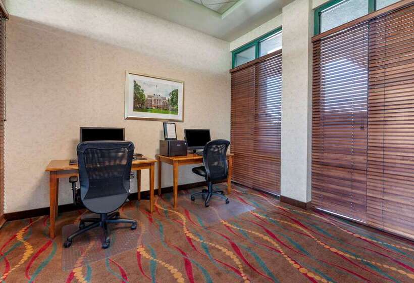 בית מלון כפרי Clarion Suites At The Alliant Energy Center