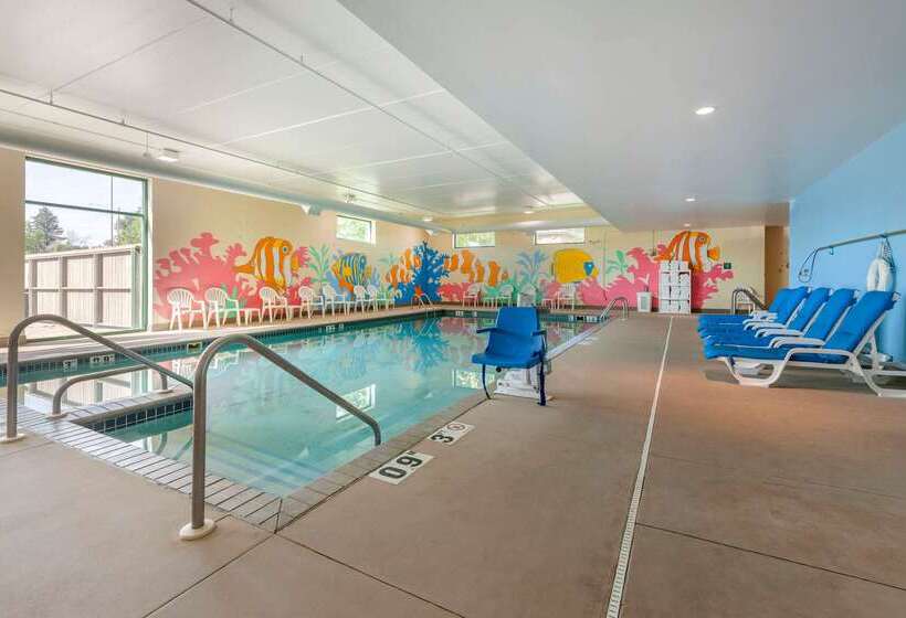 בית מלון כפרי Clarion Suites At The Alliant Energy Center