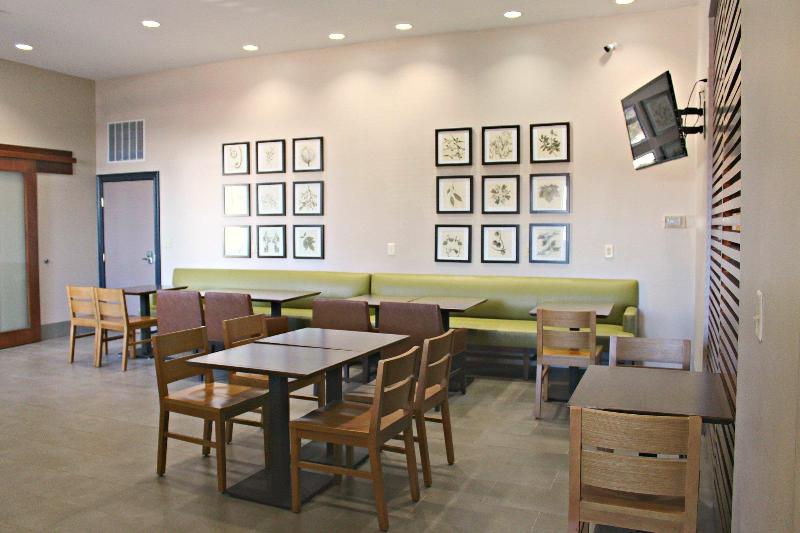 فندق Comfort Inn & Suites Cartersville   Emerson Lake Point