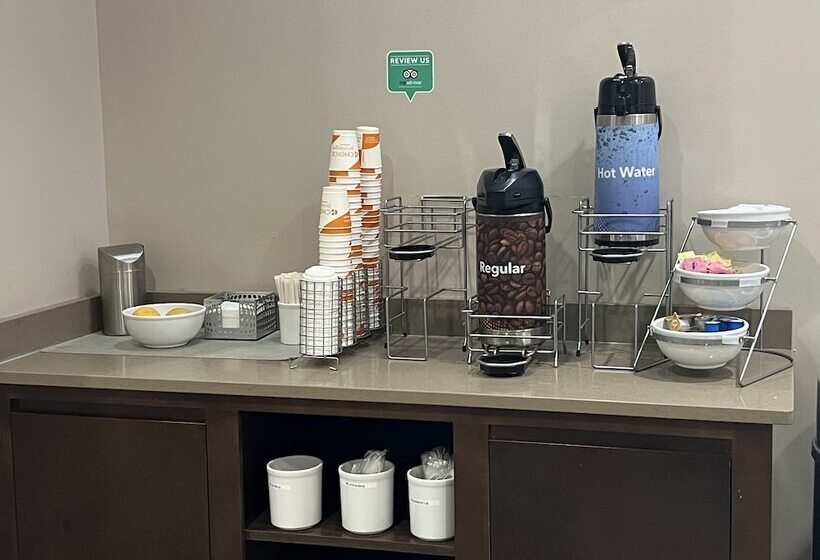 فندق Comfort Inn & Suites Cartersville   Emerson Lake Point