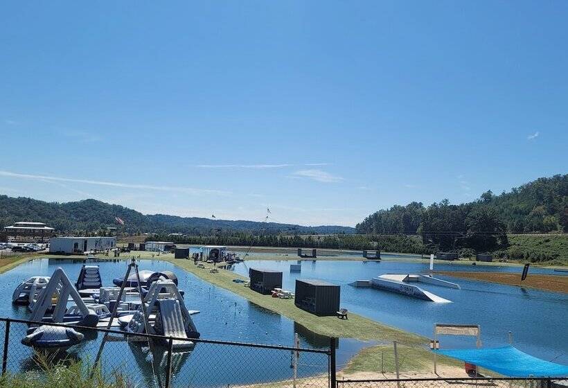 فندق Comfort Inn & Suites Cartersville   Emerson Lake Point