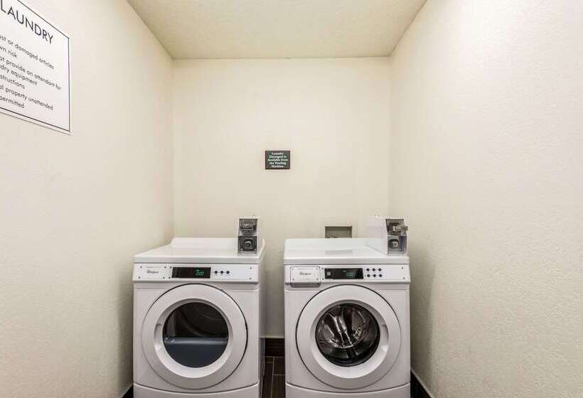 ホテル Comfort Inn & Suites Dayton North