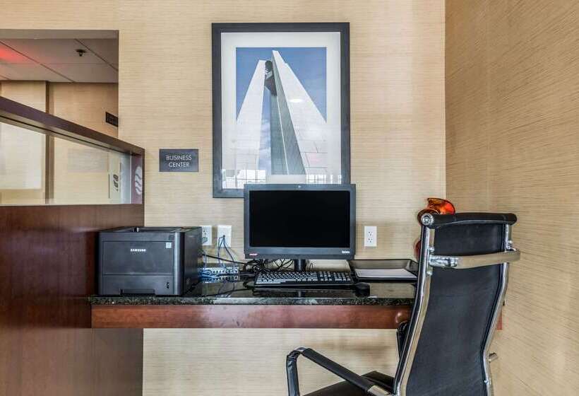 ホテル Comfort Inn & Suites Dayton North