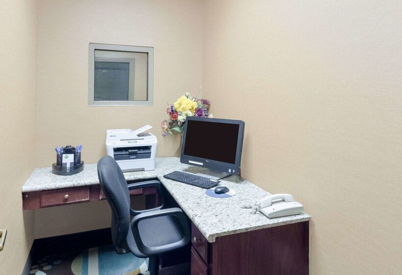 فندق Comfort Inn & Suites Fayettevilleuniversity Area