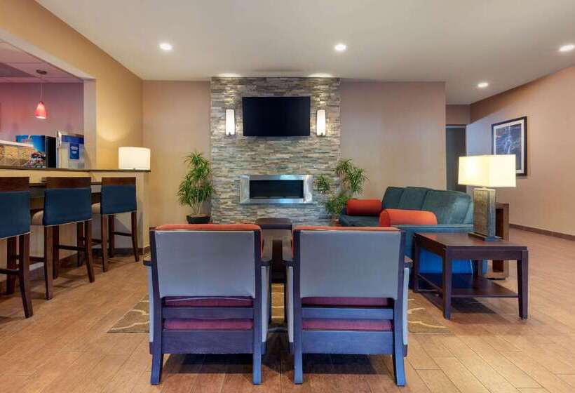 فندق Comfort Inn & Suites Fayettevilleuniversity Area