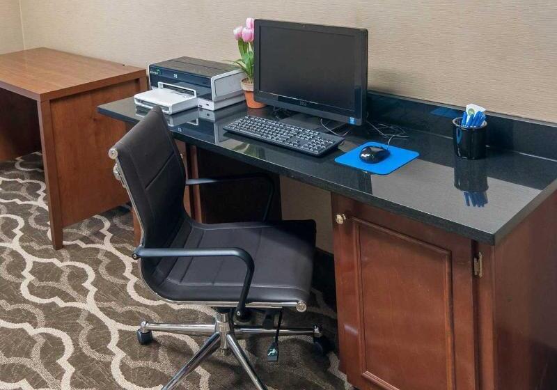 فندق Comfort Inn & Suites