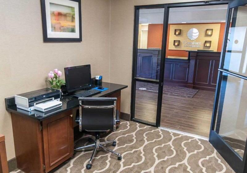 فندق Comfort Inn & Suites