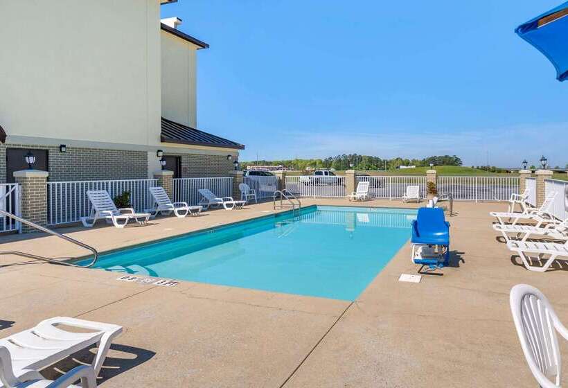 בית מלון כפרי Comfort Inn & Suites