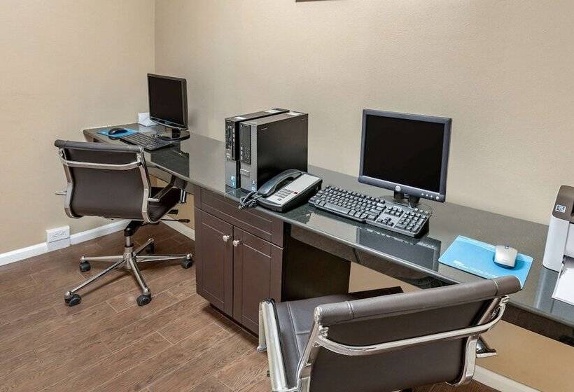 בית מלון כפרי Comfort Inn & Suites