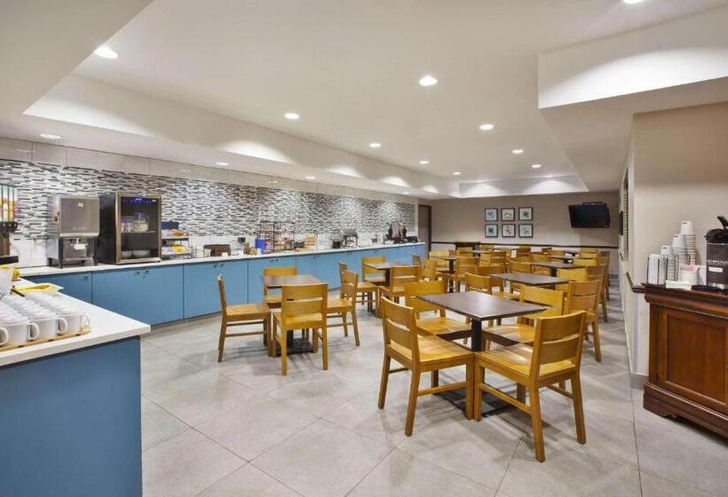 فندق Country Inn & Suites By Radisson, Big Rapids, Mi