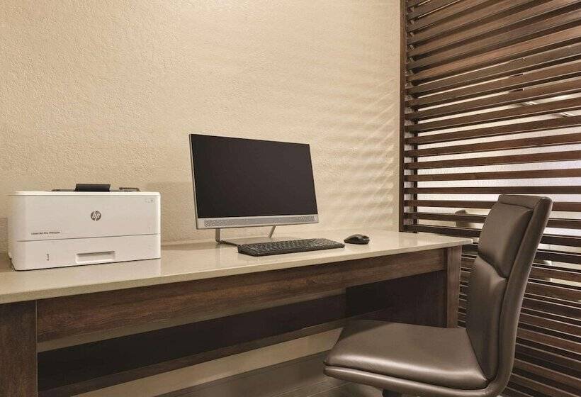 בית מלון כפרי Country Inn & Suites By Radisson, Coralville, Ia