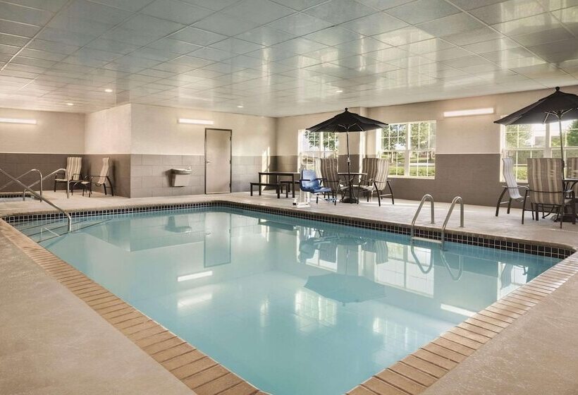 فندق Country Inn & Suites By Radisson, Coralville, Ia