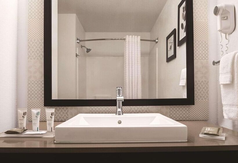 فندق Country Inn & Suites By Radisson, Cottage Grove, Mn