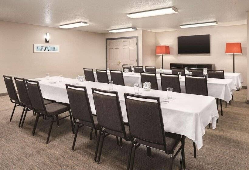 בית מלון כפרי Country Inn & Suites By Radisson, Cottage Grove, Mn