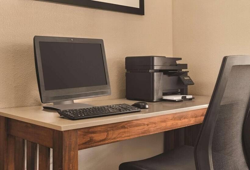 Отель Country Inn & Suites By Radisson, Dubuque, Ia