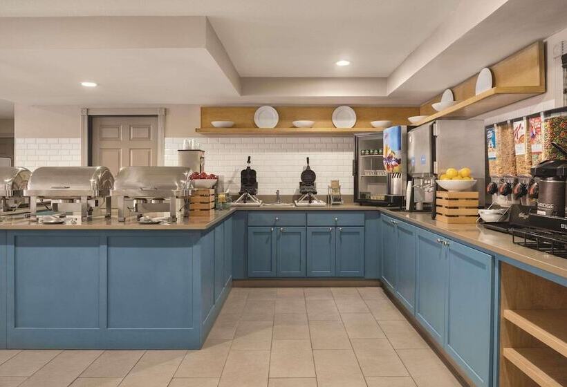 Отель Country Inn & Suites By Radisson, Dubuque, Ia