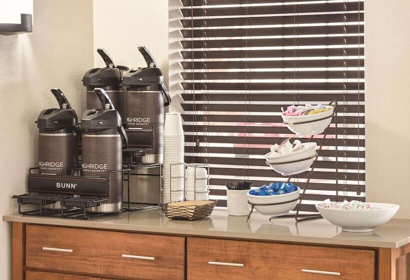 Отель Country Inn & Suites By Radisson, Dubuque, Ia