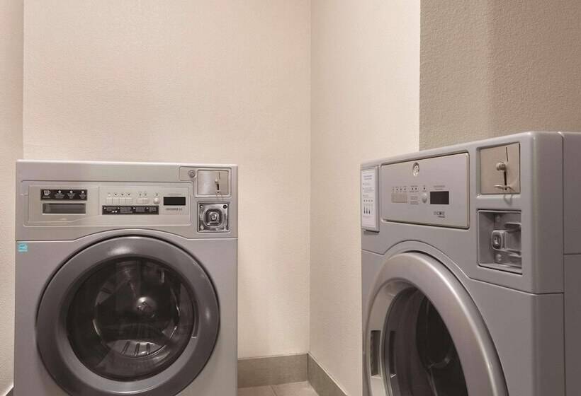 Отель Country Inn & Suites By Radisson, Dubuque, Ia