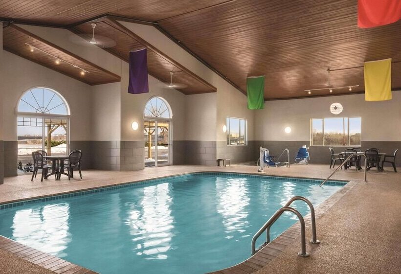 Отель Country Inn & Suites By Radisson, Dubuque, Ia