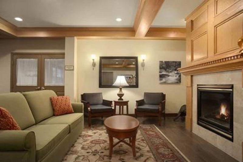 Отель Country Inn & Suites By Radisson, Dundee, Mi