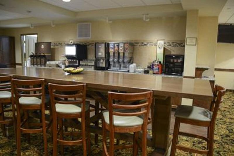 Отель Country Inn & Suites By Radisson, Dundee, Mi