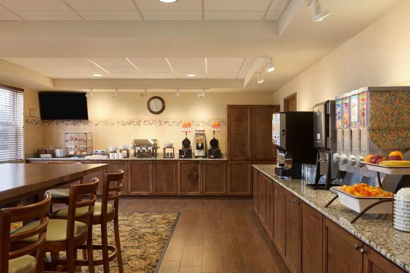 Отель Country Inn & Suites By Radisson, Dundee, Mi