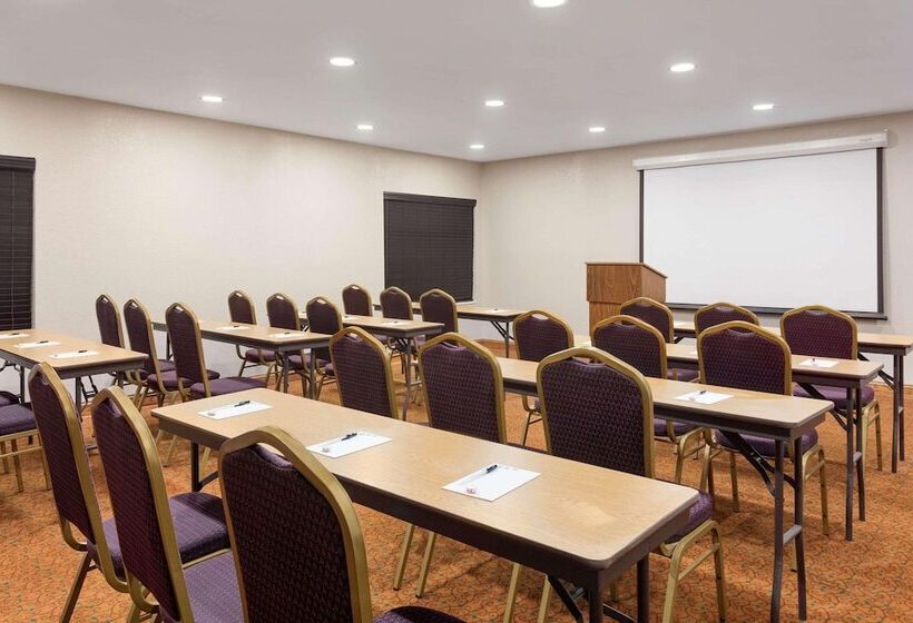 فندق Country Inn & Suites By Radisson, Jacksonairport, Ms