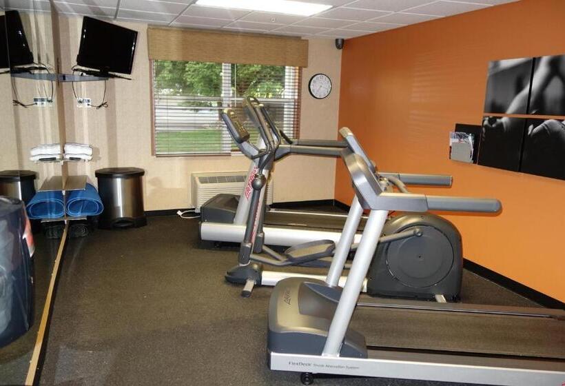 فندق Country Inn & Suites By Radisson, Lansing, Mi