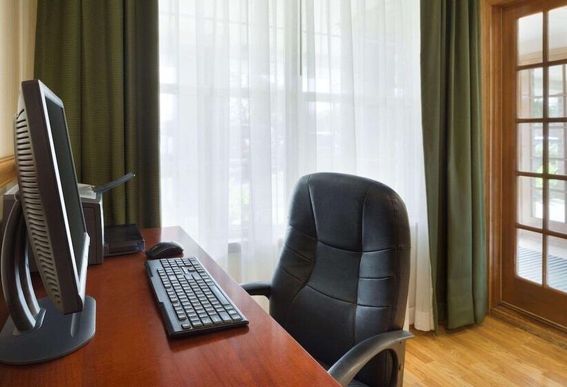 فندق Country Inn & Suites By Radisson, Macedonia, Oh