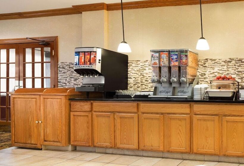 فندق Country Inn & Suites By Radisson, Macedonia, Oh