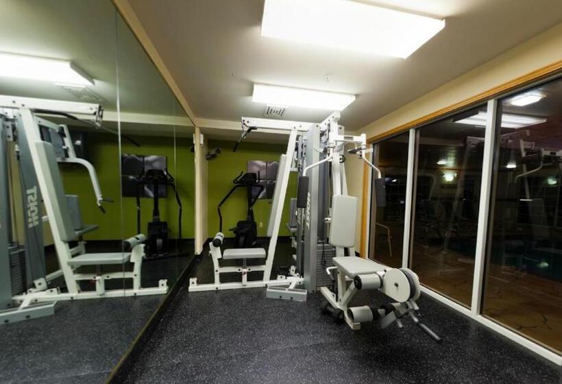 هتل Country Inn & Suites By Radisson, Milwaukee Airport, Wi