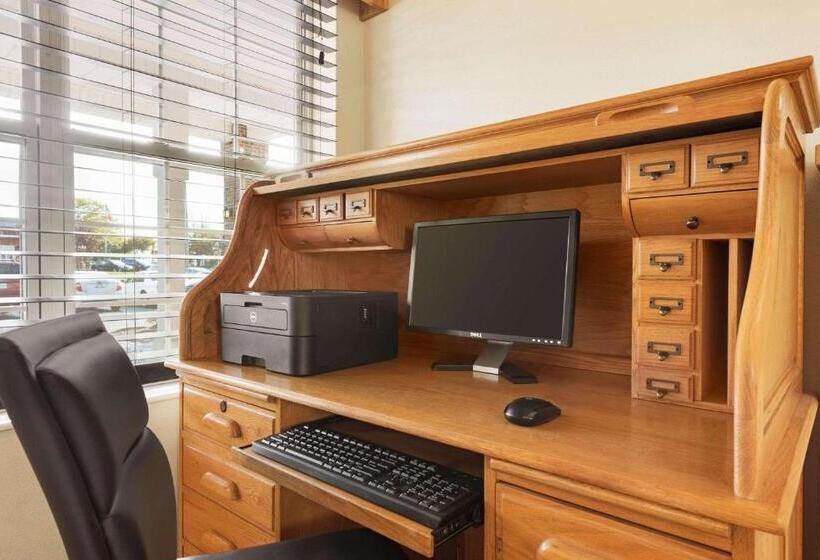 هتل Country Inn & Suites By Radisson, Milwaukee Airport, Wi